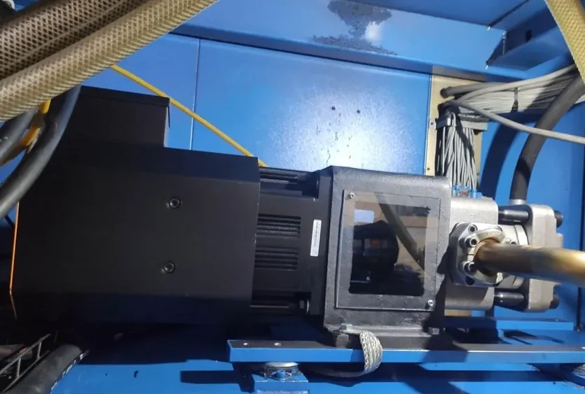 Servomoteur sur presse à injecter